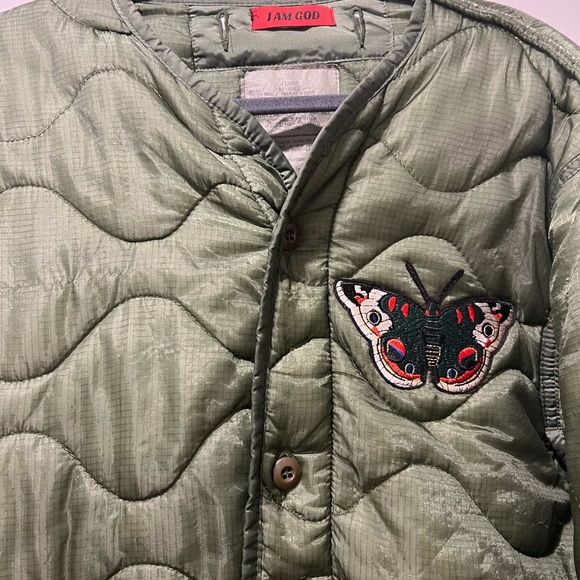 vintage army surplus jacket. With embroidered patches seen on front and back - Picture 3 of 6